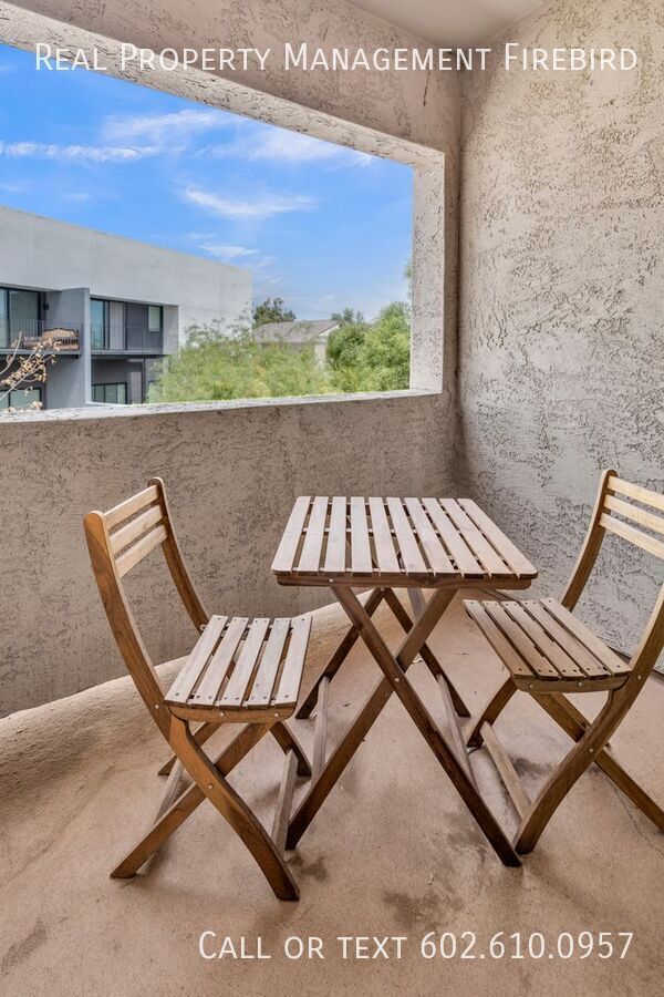 Building Photo - 2272 W Harmont Dr
