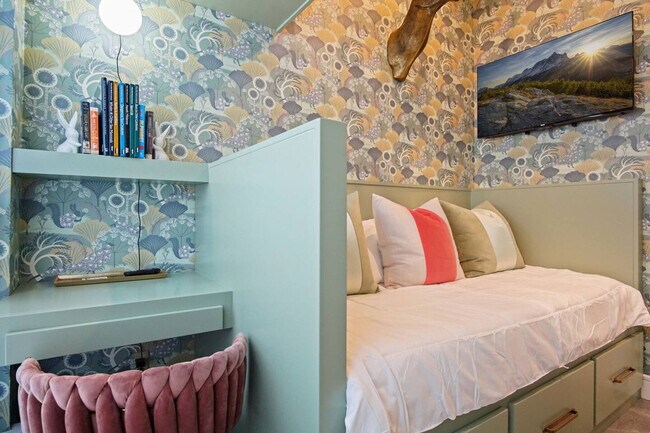 Building Photo - 225 W 1st St