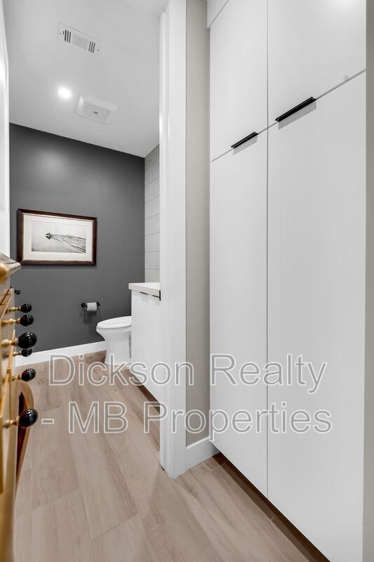 Building Photo - 76 Caballada St