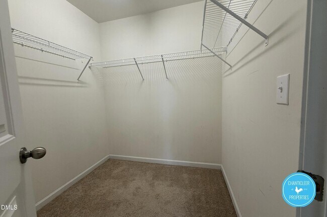 Building Photo - 49 E Grove Point Dr