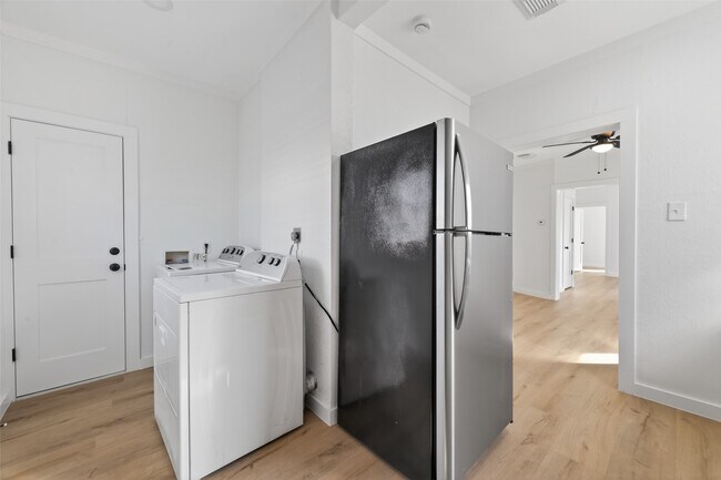 Building Photo - 2202 Hutchins St