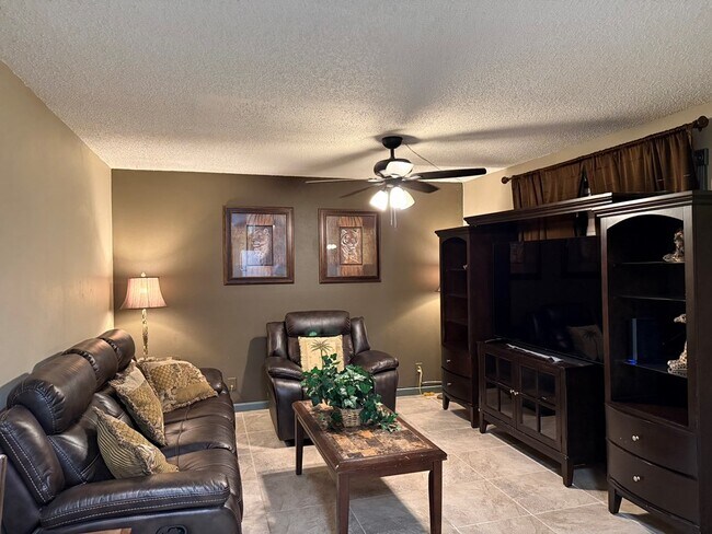 Building Photo - 6701 Eastridge Rd