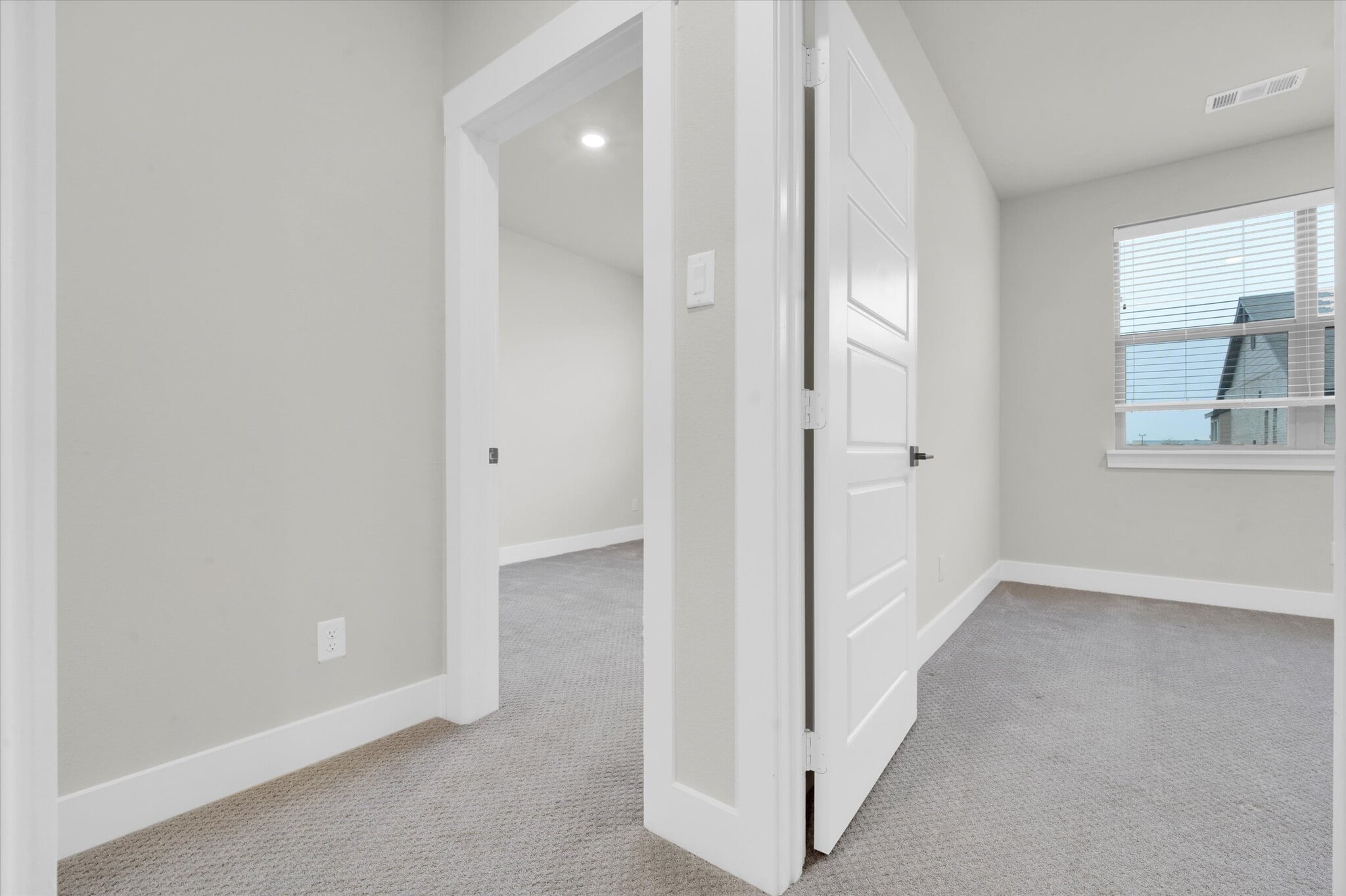 Building Photo - 2610 La Cala Dr