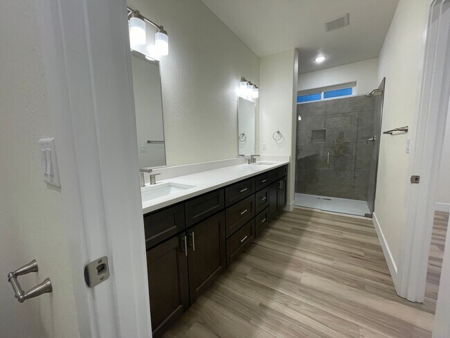 Building Photo - 410 4th St