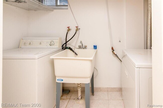 Building Photo - 7527 Hartwell St