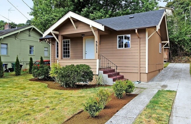 Primary Photo - REST OF OCTOBER FREE >> Beautiful 4BR/2BA ...