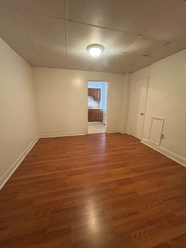Building Photo - 727 Linden Ave