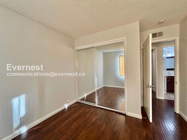 Building Photo - 8347 Burnet Ave