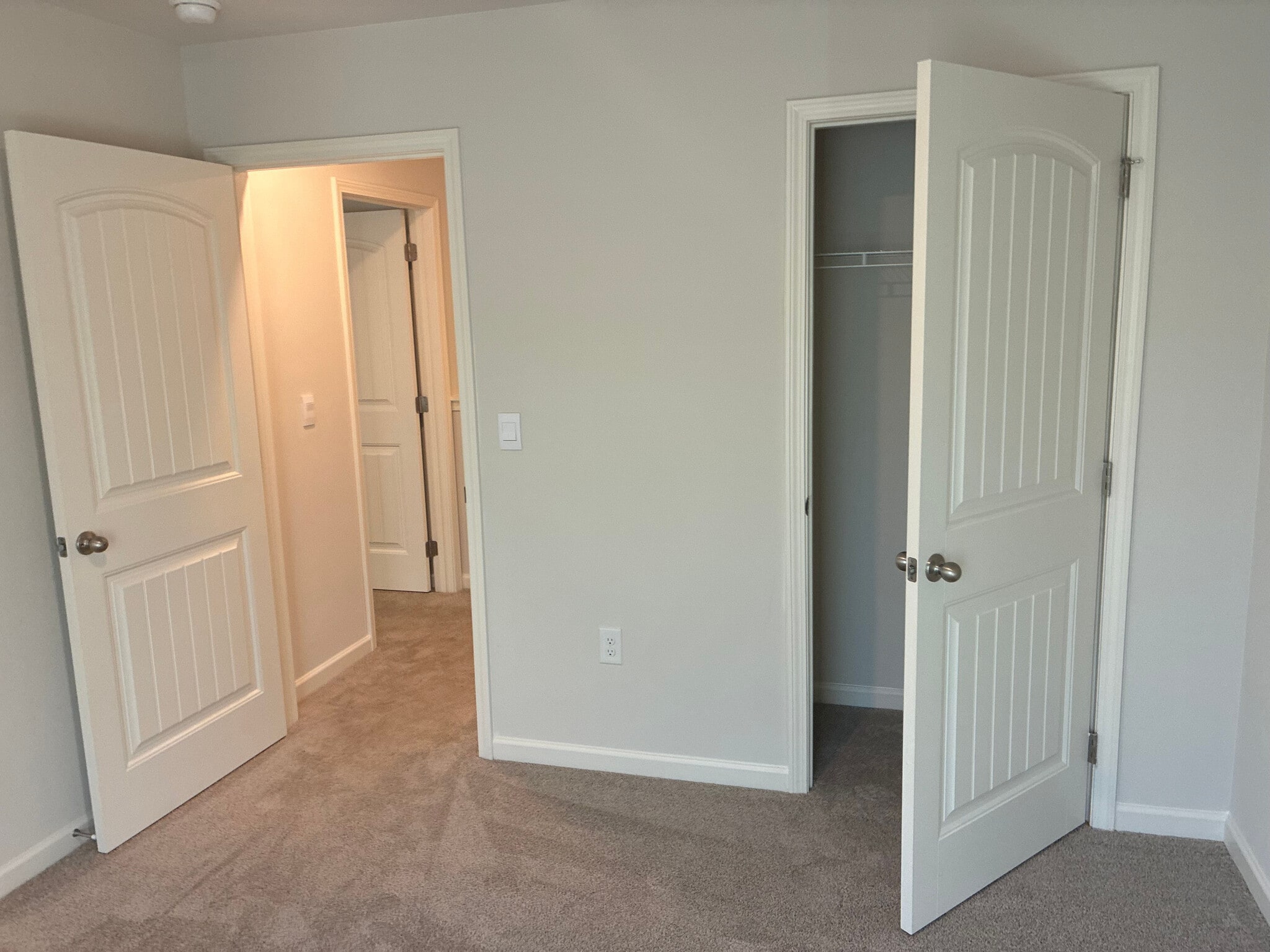 Building Photo - Room in Townhome on Poppy Ct