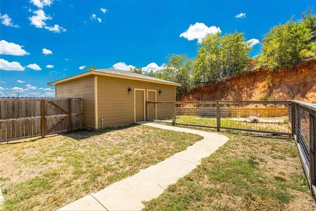 Building Photo - 134 Honopu Dr