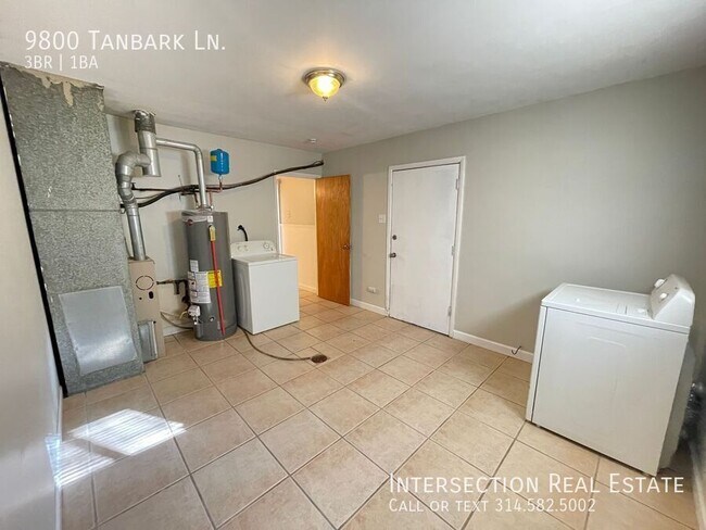 Building Photo - 9800 Tanbark Ln