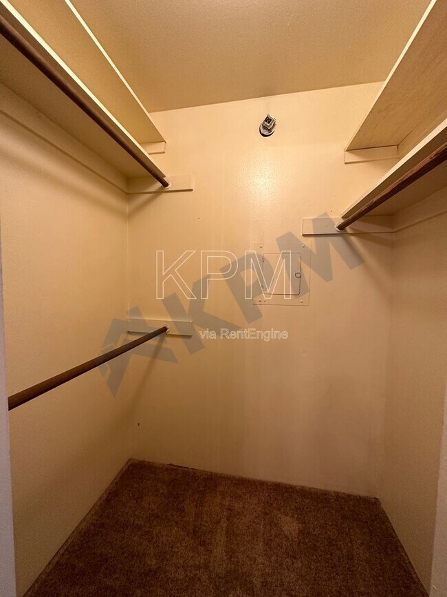 Building Photo - 3790 W Benjamin Holt Dr