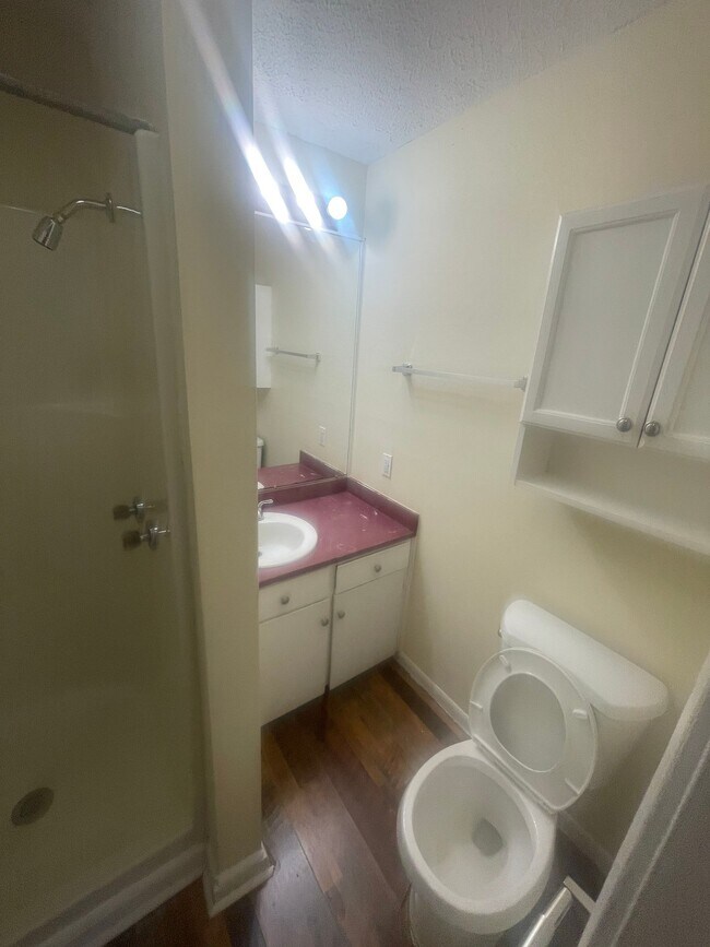 Building Photo - 852 Reaves St