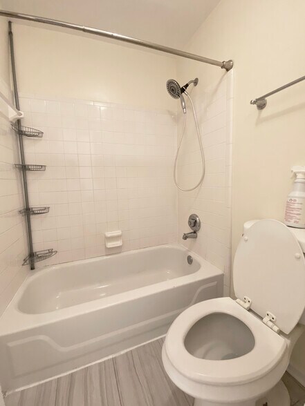 Building Photo - 635 Granville Ct