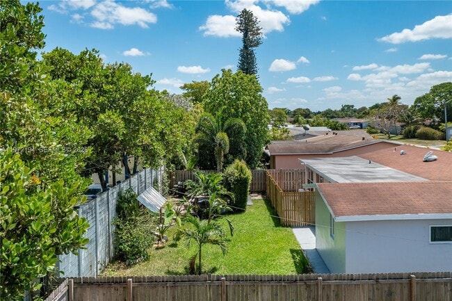 Building Photo - 2620 NW 83rd Ave