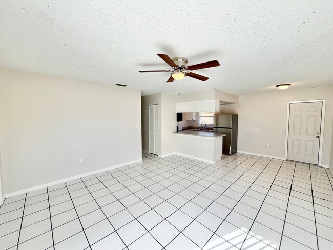 Building Photo - ** BONITA SPRINGS ** 2 BED / 1 BATH ** PET...