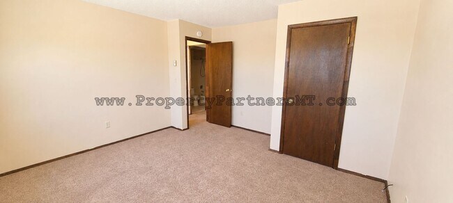 Building Photo - 504 S 20th Ave