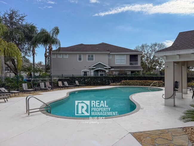 Building Photo - 2047 Park Crescent Dr