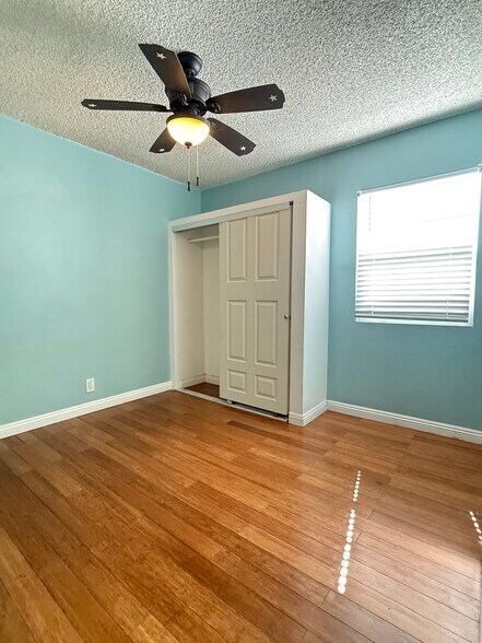 Building Photo - 6517 White Oak Ave