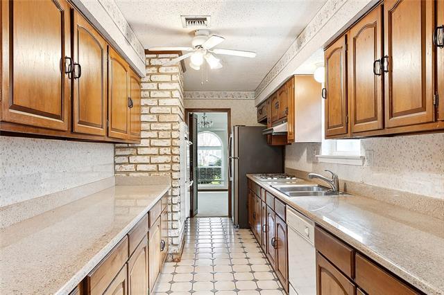 Building Photo - 1304 Pecan Ave