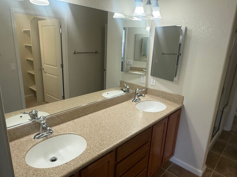 Building Photo - 7519 Abbey Cir