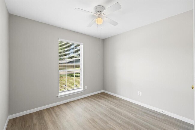 Building Photo - 3215 Rockdale Dr