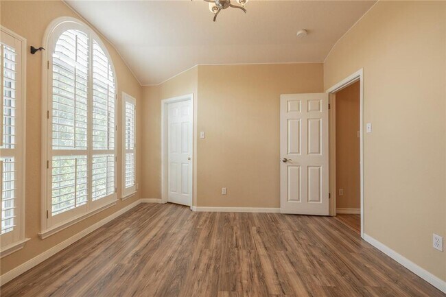 Building Photo - No Carpet! Tons of Space! Beautiful backya...