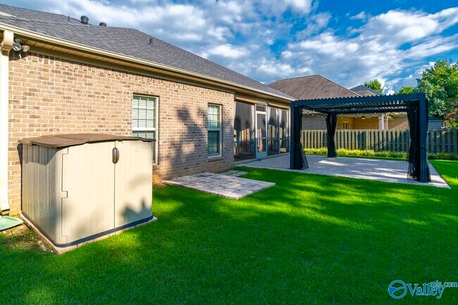 Building Photo - 161 Huntsmen Lane