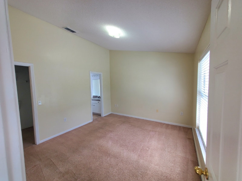 Building Photo - 705 Eagle Pointe S