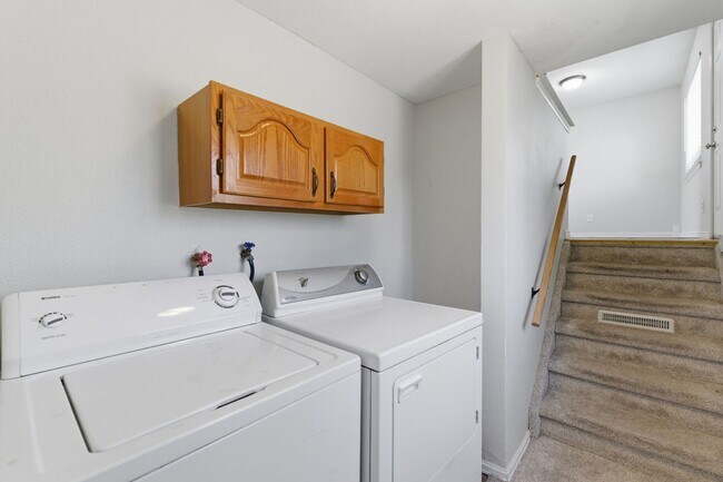 Building Photo - 1415 Holmes Dr