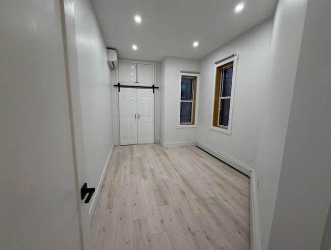 Building Photo - 202 48th St