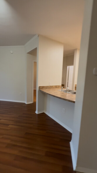Building Photo - 10019 Courtney Palms Blvd