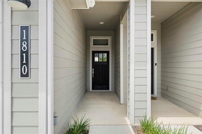 Building Photo - 1810 Roseburg Dr