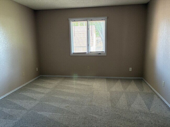Building Photo - Three bedroom, two bath home available for lease!