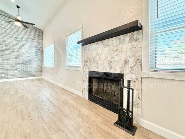 Building Photo - 537 S Danyell Dr