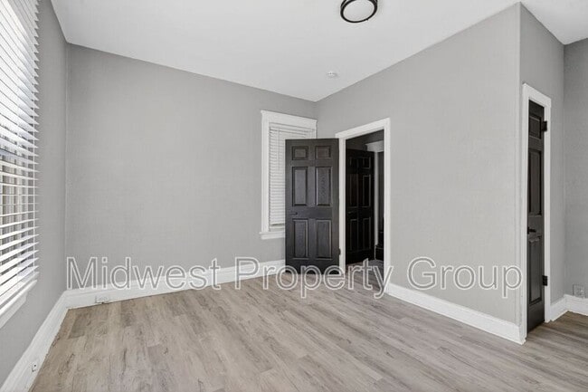 Building Photo - 6619 Etzel Ave