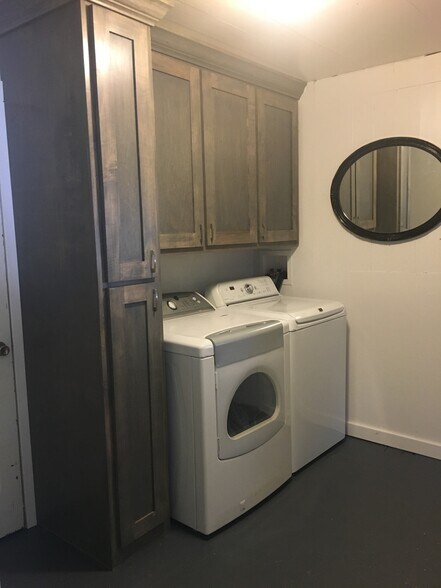 Refinished laundry room. Washer/Dryer included - 1103 S 4th St