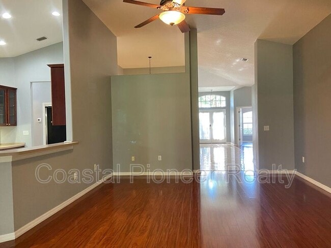 Building Photo - 10542 San Travaso Dr