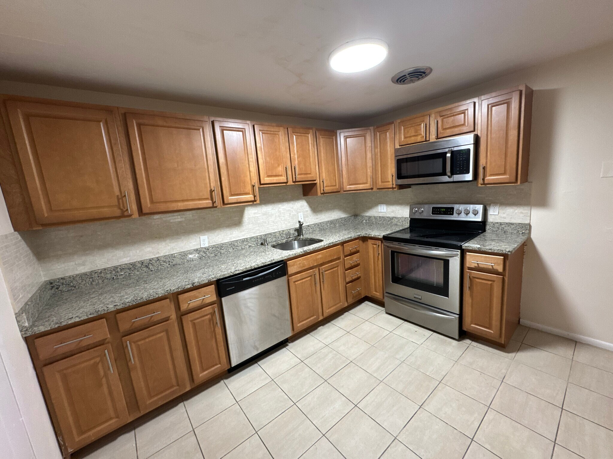 Building Photo - 111 Babcock St