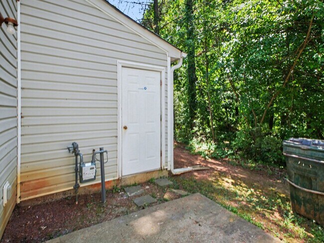 Building Photo - 2 Bed/2Bath Townhouse for RENT!