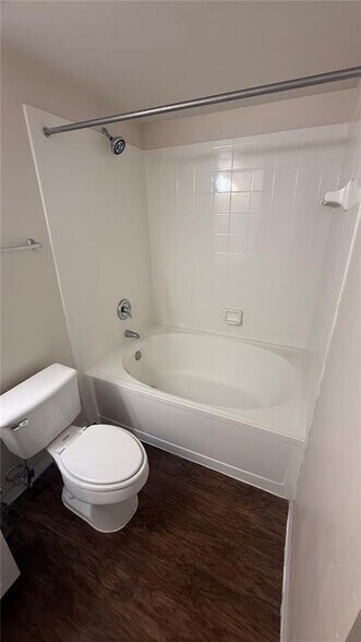 Building Photo - 220 SW 116th Ave