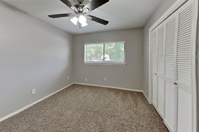 Building Photo - 2507 Brookdale Dr