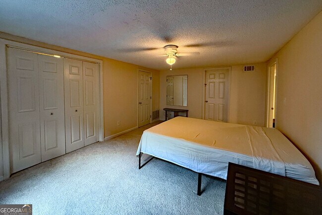 Building Photo - 3550 River Trace Dr