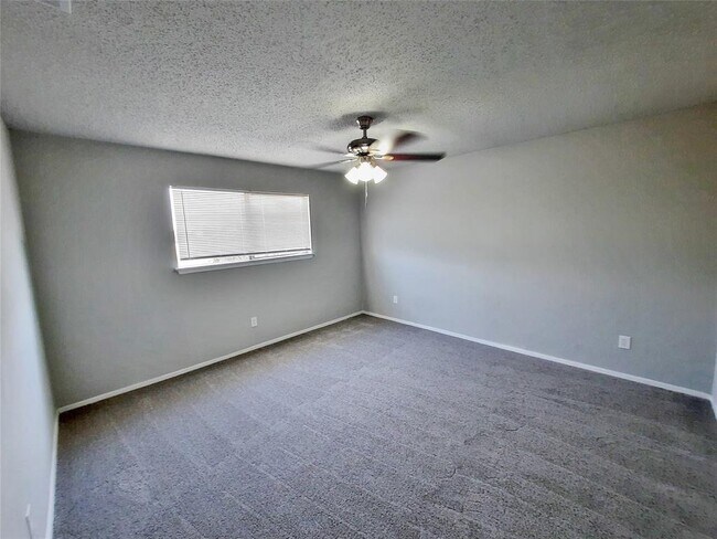 Building Photo - 2646 Winslow Dr