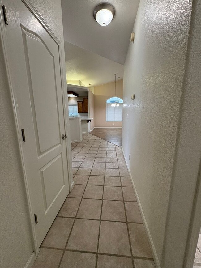 Building Photo - 3 Bedroom Home