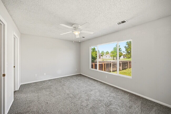 Building Photo - $2,495.95 - 3 Bed, 2 Bath Home in Denver with Central AC and Fenced in Yard!