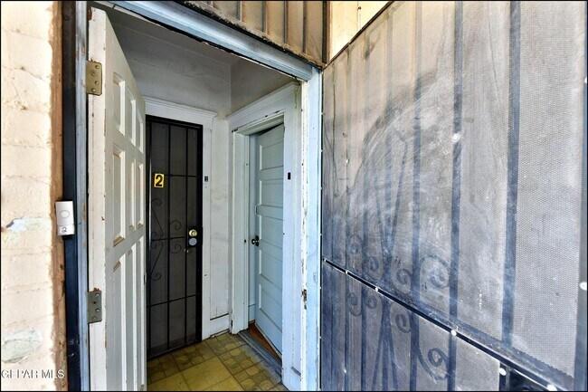 Building Photo - 2526 Yandell Dr