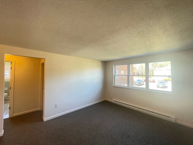 Building Photo - 173 Loudon Rd