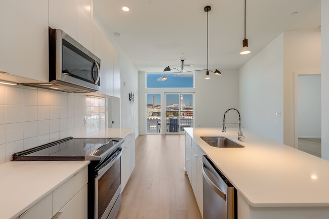 Kitchen & living space - 600 S Duke St