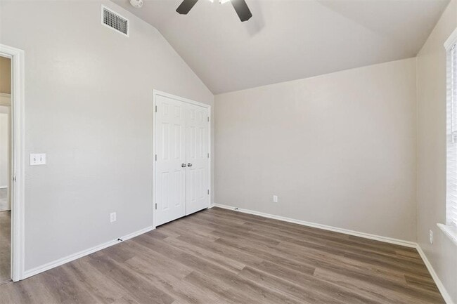 Building Photo - 16413 Village Green Dr